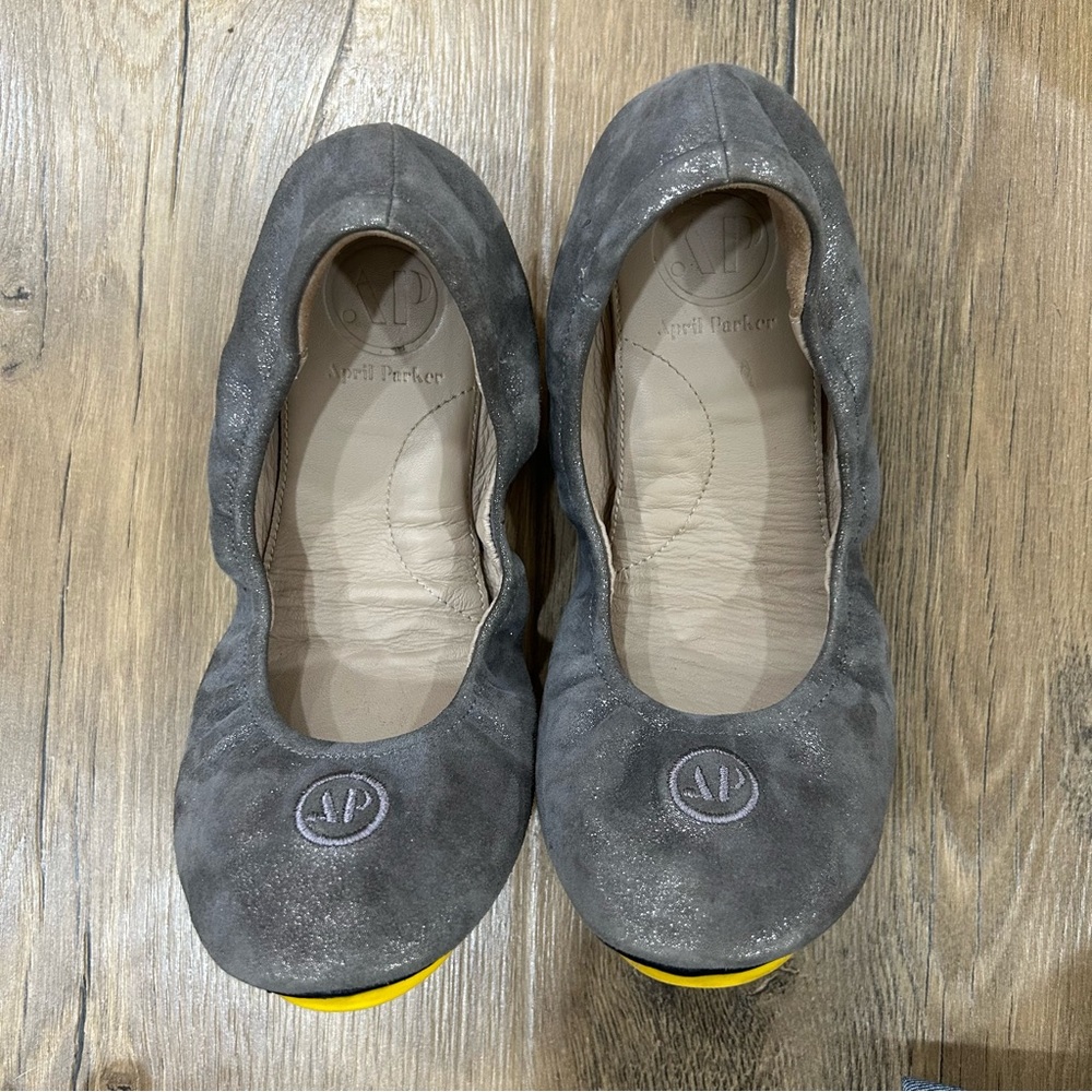 April Parker gray ballet flat foldable shoes
